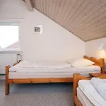 6 Person In Romo-by Traum *