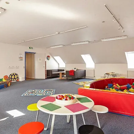 6 Person In Romo-by Traum Nyaraló