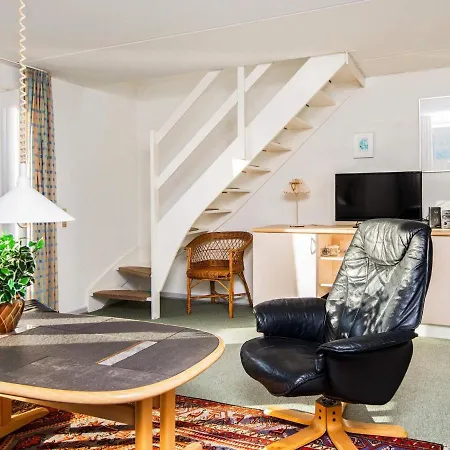 6 Person In Romo-by Traum *