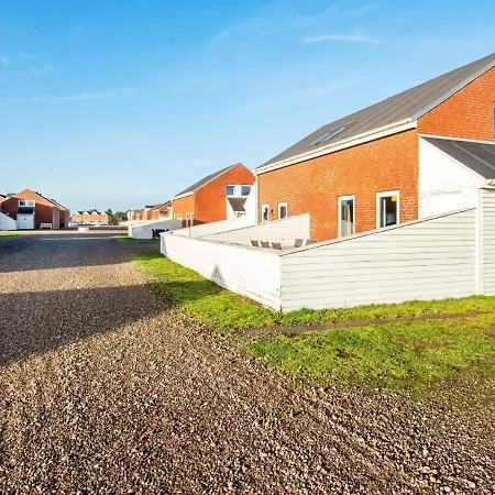 6 Person In Romo-by Traum Nyaraló