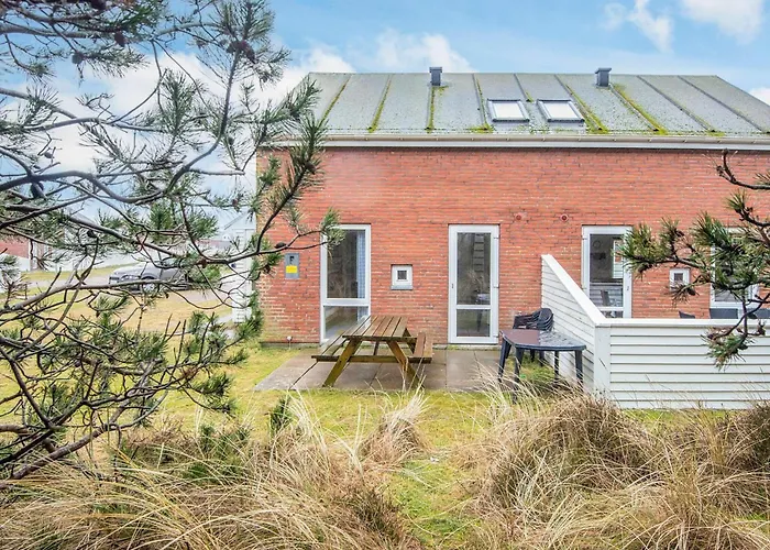 6 Person In Romo-by Traum