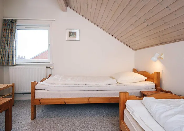 6 Person In Romo-by Traum *